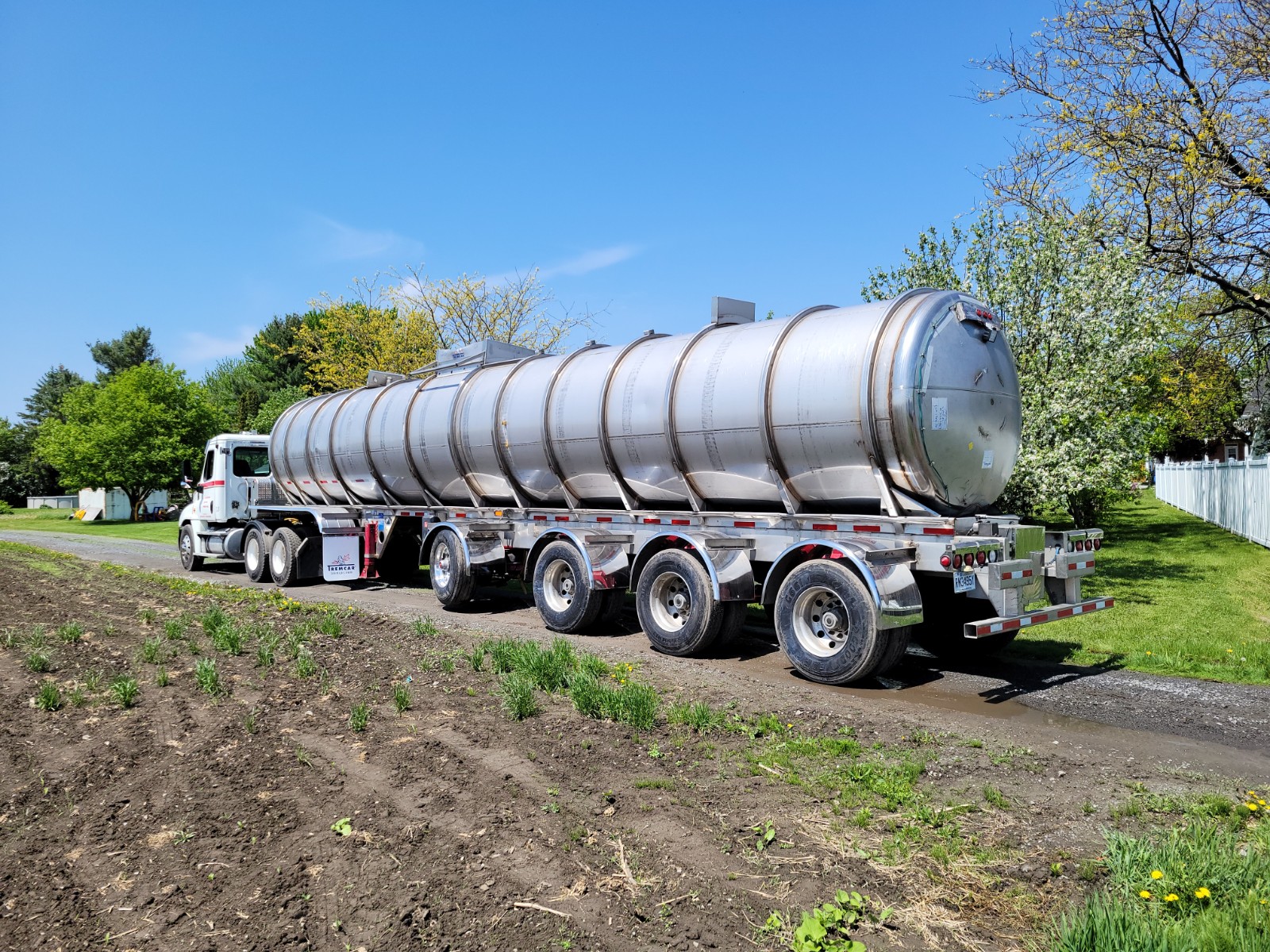 Équipements Martin Lefebvre Transport Inc. & Ferme Camille Lefebvre Inc.